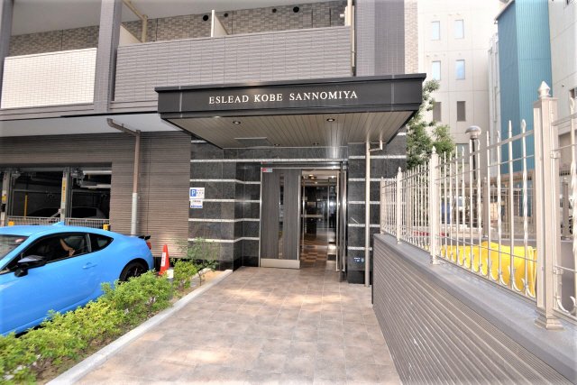 エントランス　落ち着いたエントランスです