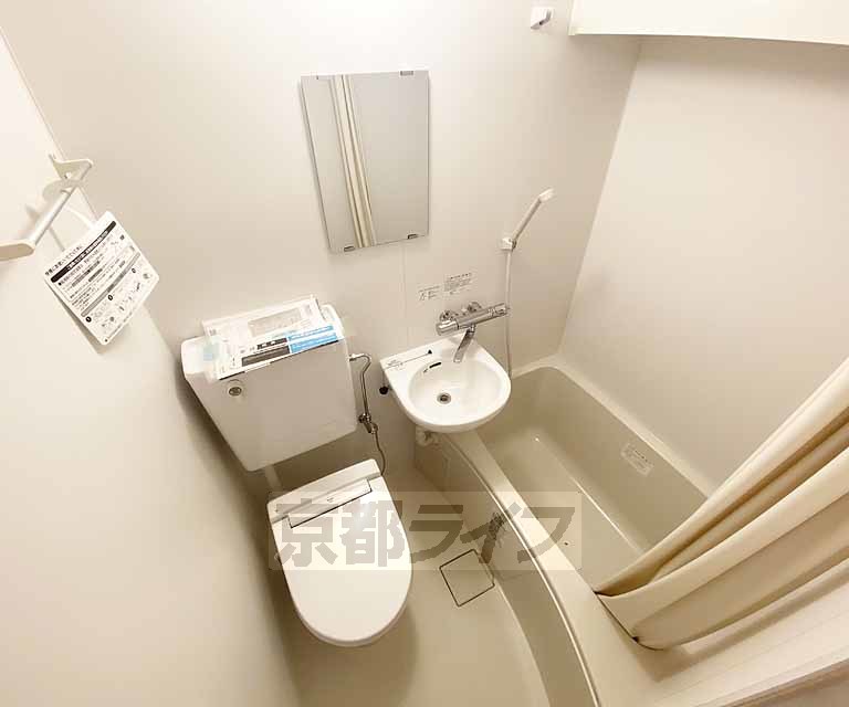 バス・シャワールーム　清潔感あるバスルーム