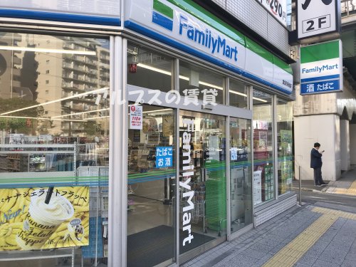 コンビニ　ファミリーマート黄金町駅前店（コンビニ）まで142m