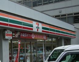 コンビニ　セブンイレブン 多摩山王下1丁目店（コンビニ）まで726m