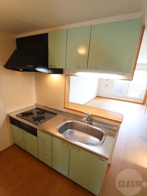 キッチン　３口コンロのシステムキッチン