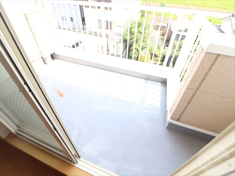 バルコニー　日当たりの良いバルコニー