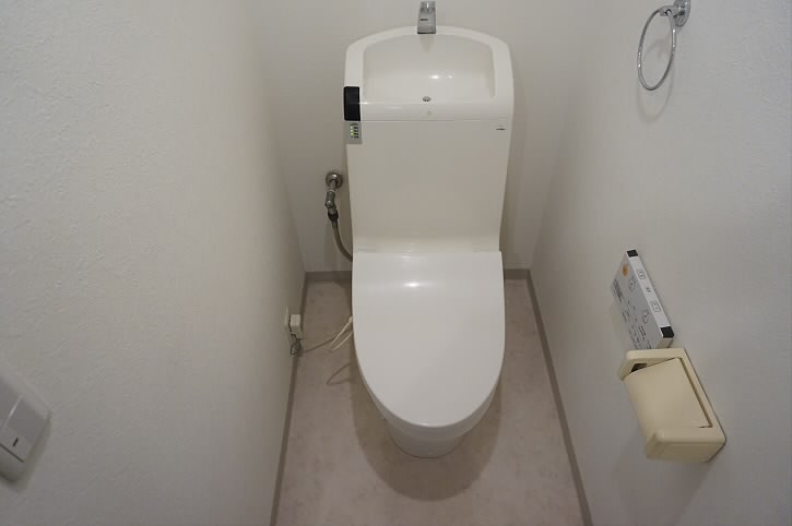 トイレ　別号室の参考写真となります