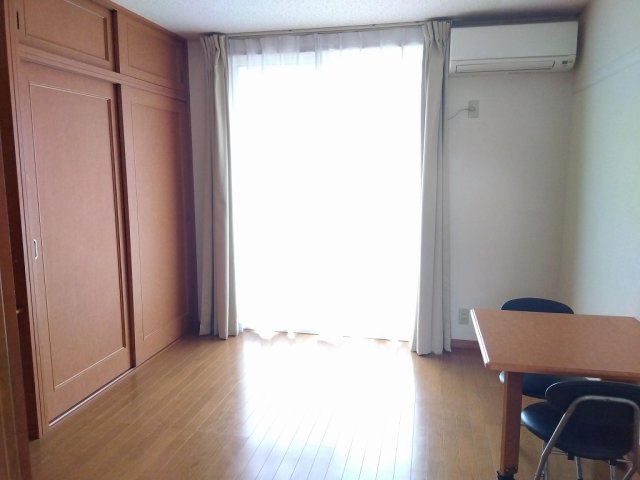 居室・リビング　こちらのリビングで趣味の時間をお楽しみください