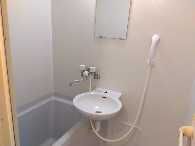 バス・シャワールーム　落ち着いた空間のお風呂です