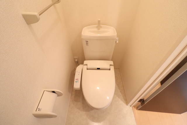 トイレ　温水洗浄便座