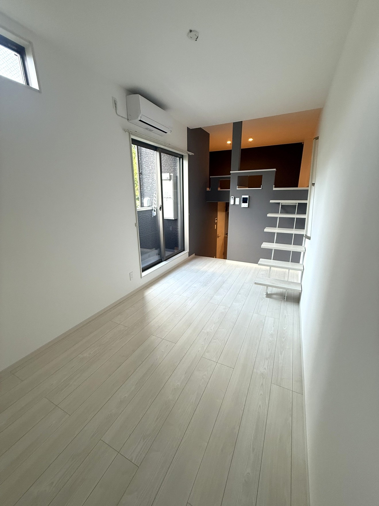 居室・リビング　※別号室参考画像