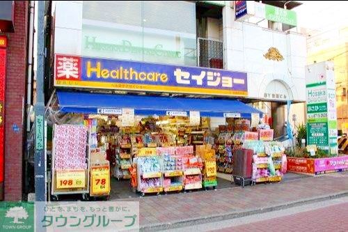 ドラックストア　くすりセイジョー武蔵新田店（ドラッグストア）まで590m