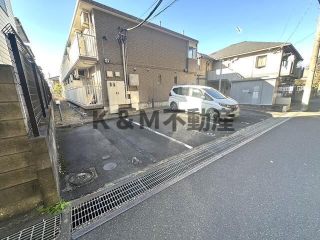 駐車場　駐車場があるので、車を買う予定の方も安心です