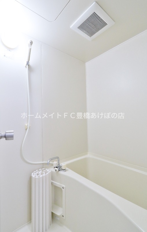 バス・シャワールーム　同型別部屋写真（反転）