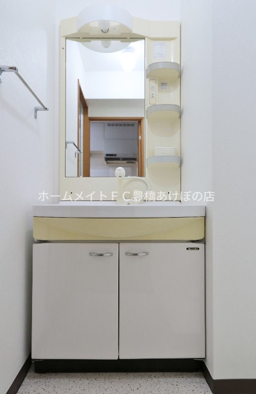 洗面設備　同型別部屋写真（反転）