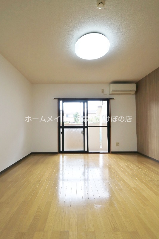 居室・リビング　同型別部屋写真（反転）