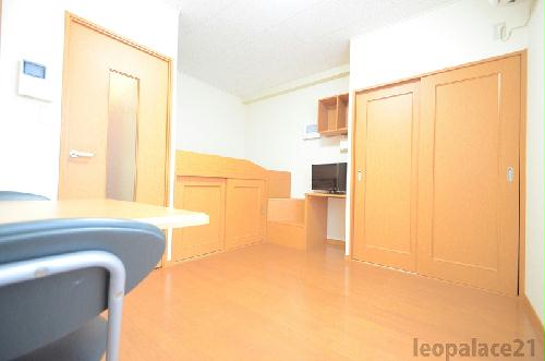 居室・リビング　家伝・家具付きのお部屋です。