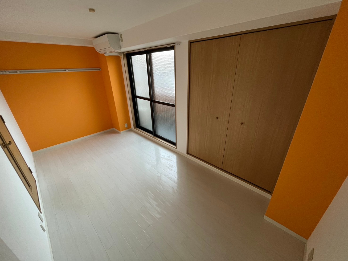 居室・リビング　同物件別部屋