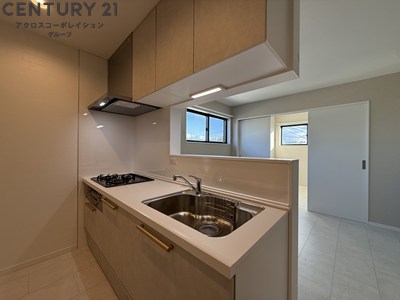 キッチン　システムキッチンはガスコンロ3口！