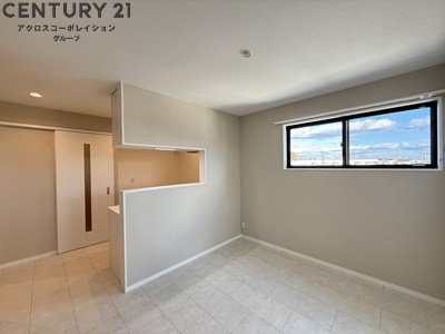 居室・リビング　洋室と合わせて使用可能・2面採光なので日当たり良好