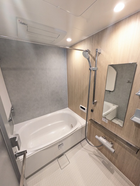 バス・シャワールーム　浴室　追い焚き・浴室乾燥機付き