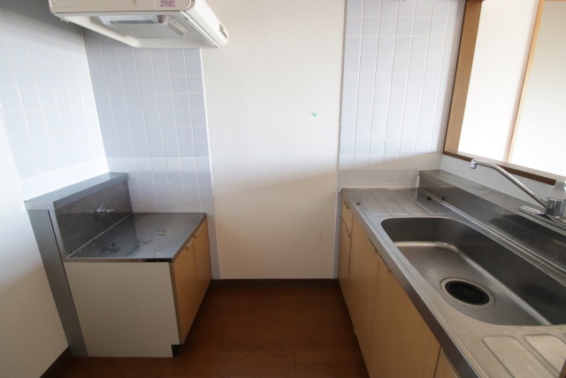 キッチン　※別部屋の参考写真のため、現状優先です。