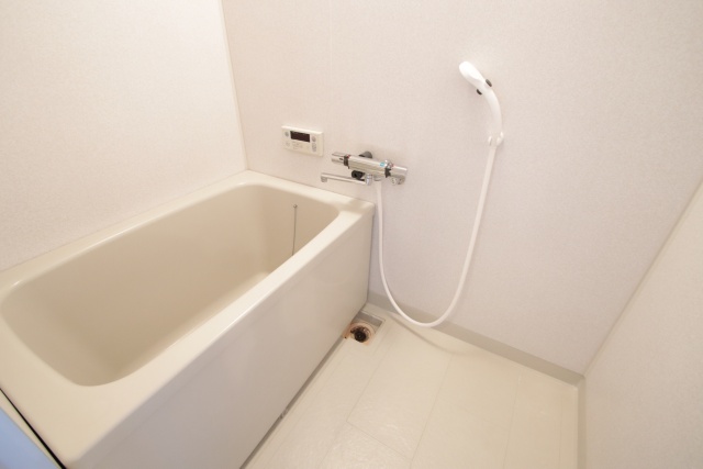 バス・シャワールーム　※別部屋の参考写真のため、現状優先です。