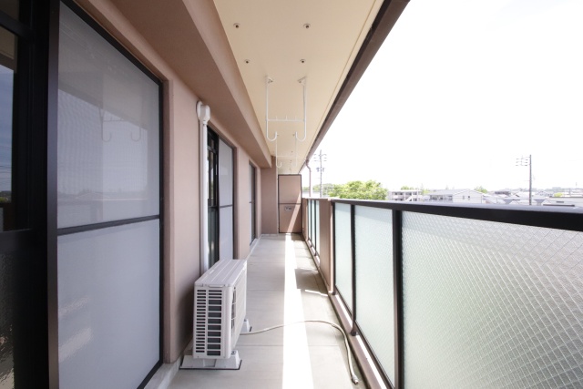 バルコニー　※別部屋の参考写真のため、現状優先です。