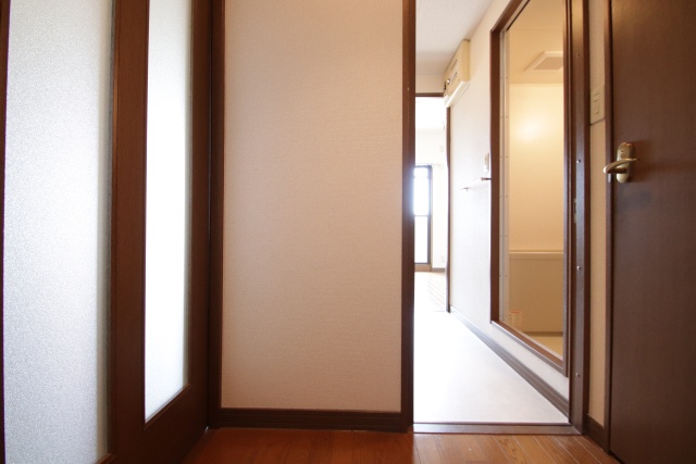 玄関　※別部屋の参考写真のため、現状優先です。