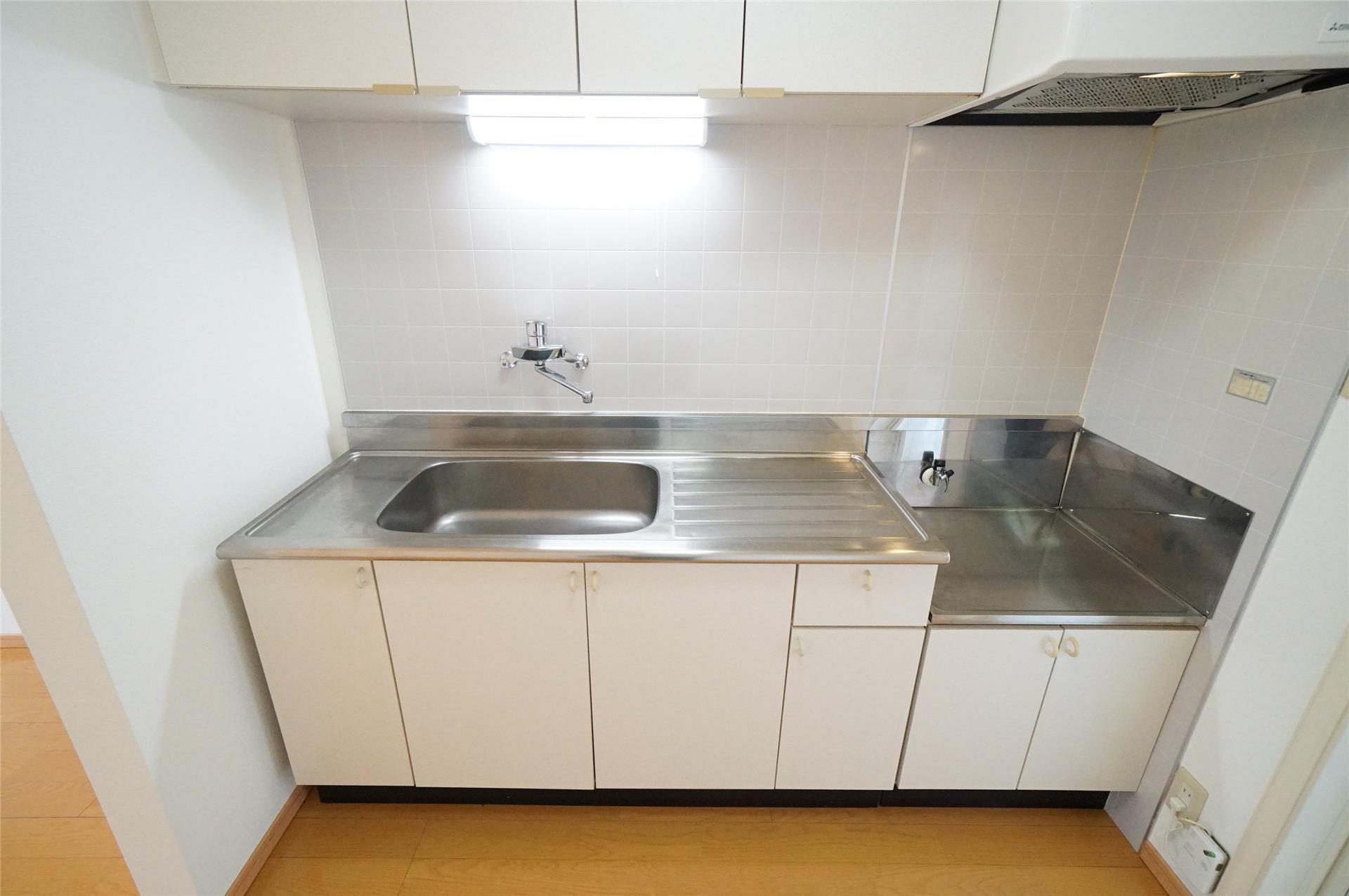 キッチン　キッチン　広めのタイプ、作業もしやすい広さです