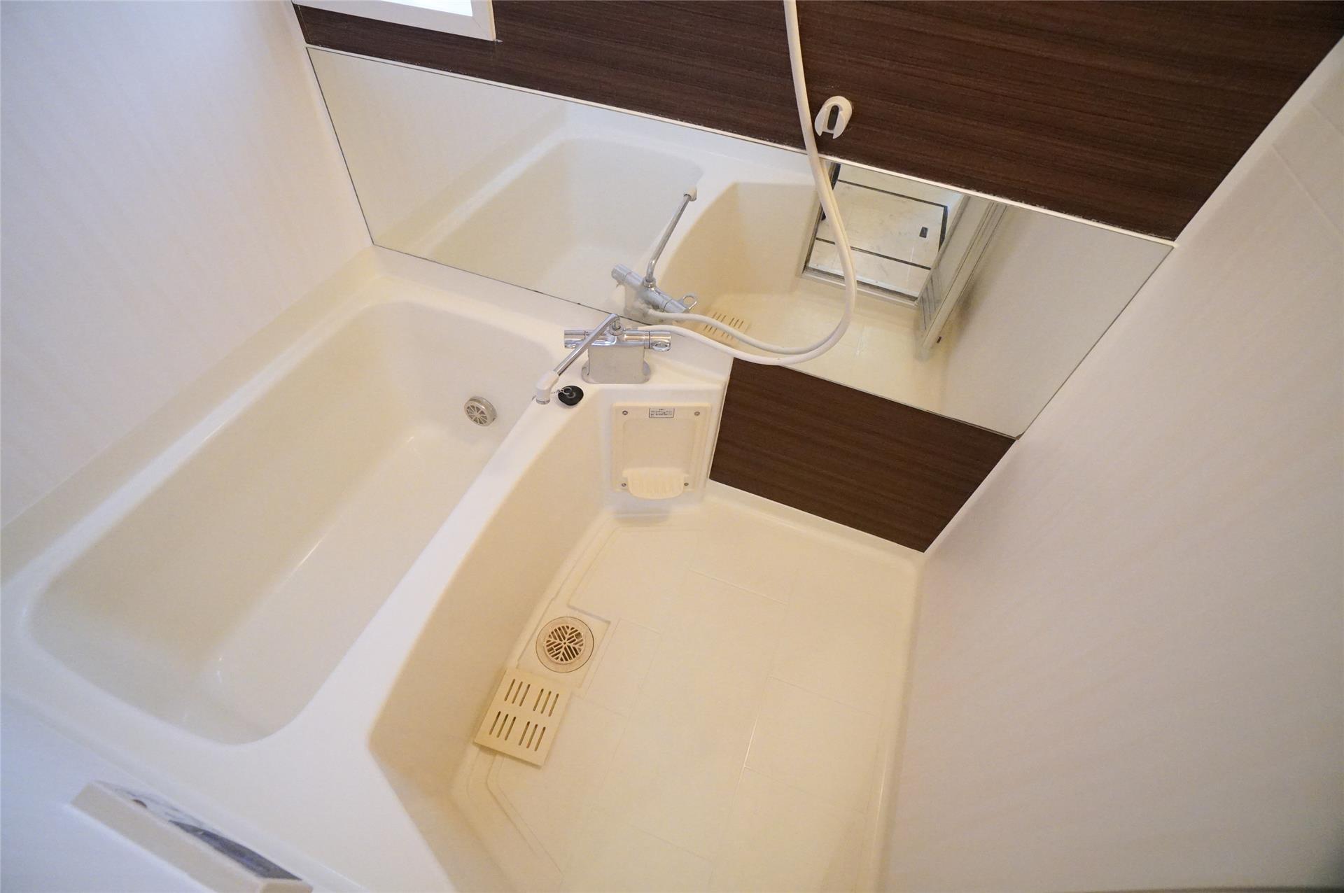 バス・シャワールーム　浴室　追い焚き給湯・サーモ水栓付