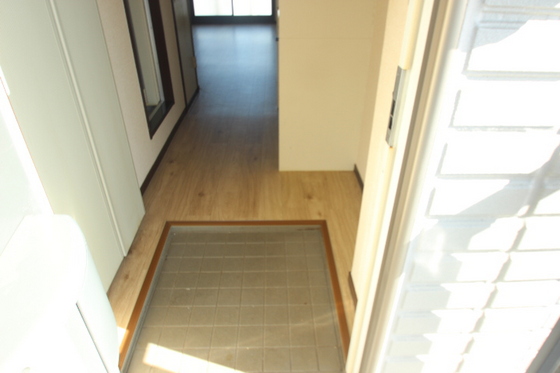 玄関　※別部屋の写真です