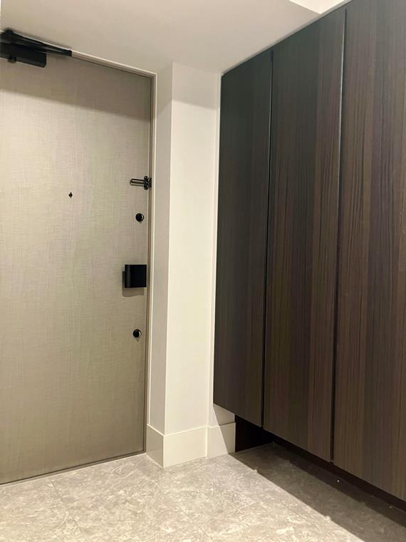 玄関　収納もある玄関です