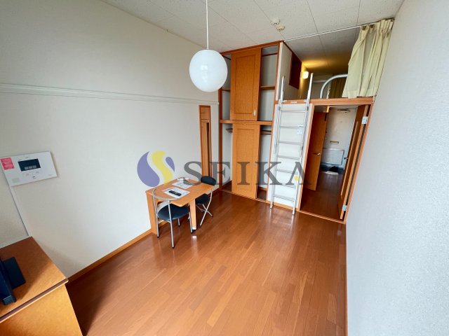 居室・リビング　１階はフローリング、２階はカーペットになります。