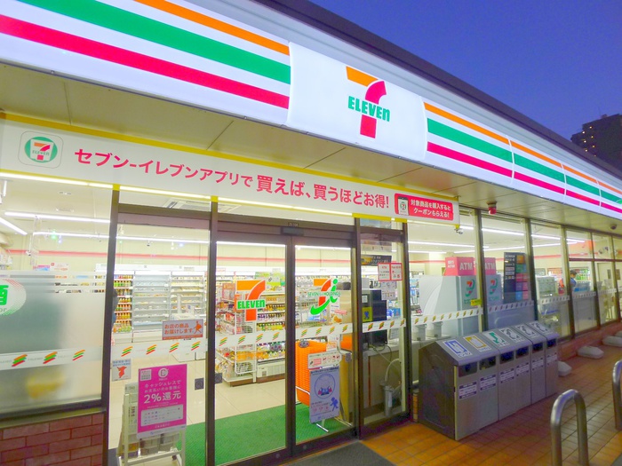 コンビニ　セブンイレブン（コンビニ）まで230m
