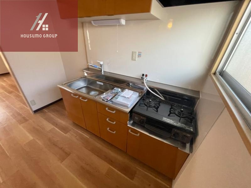 キッチン　広くて明るい寝室