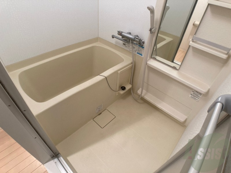 バス・シャワールーム　バスルームはこちらです。広々としてゆったり休めます。