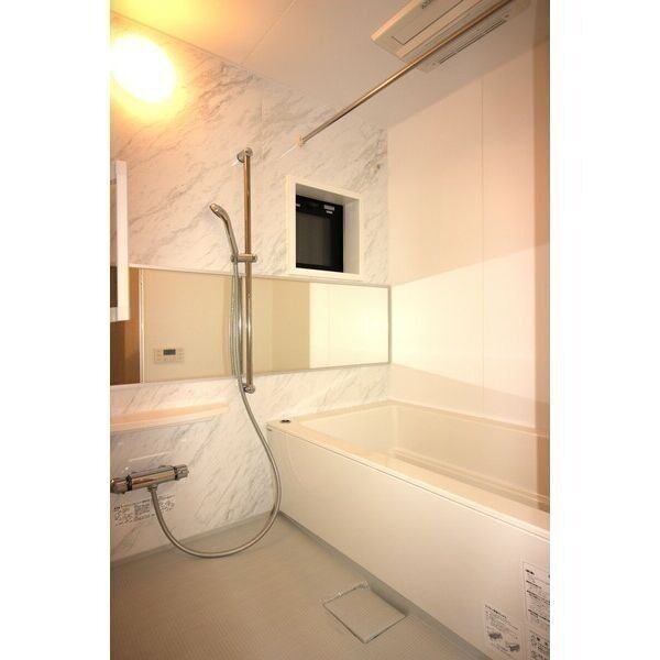 バス・シャワールーム　清潔なお風呂