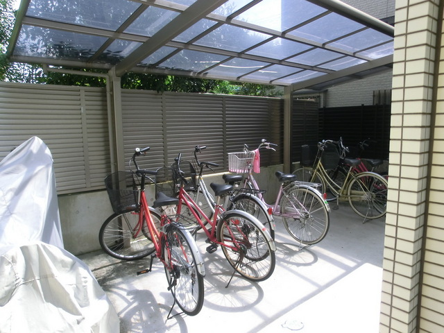 その他共有部分　敷地内専用駐輪場あります。