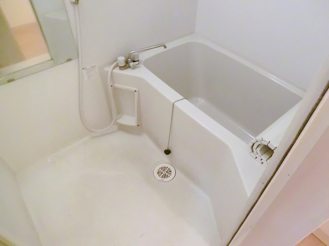 バス・シャワールーム　浴室乾燥機機能付きです。