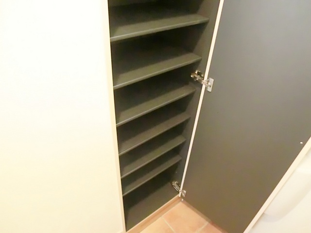 玄関　下駄箱付いてます。