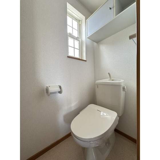 トイレ　※同仕様、別の部屋の写真です