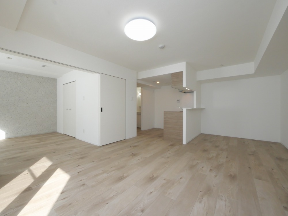 居室・リビング　明るいリビングで気持ちも明るくなりますね♪