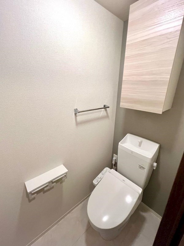 トイレ　トイレは快適な温水洗浄便座付き