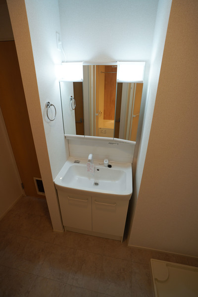 洗面設備　同じ建物の別の部屋