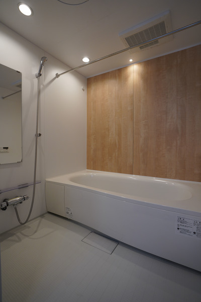 バス・シャワールーム　同じ建物の別の部屋