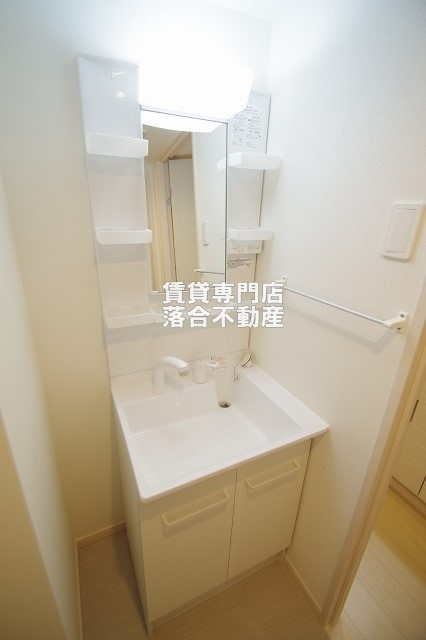 洗面設備　独立洗面化粧台付き