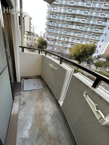 バルコニー　開放的で明るい空間を演出してくれるバルコニーです