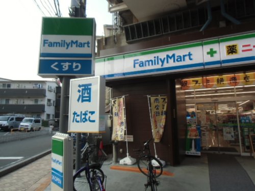 コンビニ　ファミリーマート ニーズ浦安店（コンビニ）まで214m