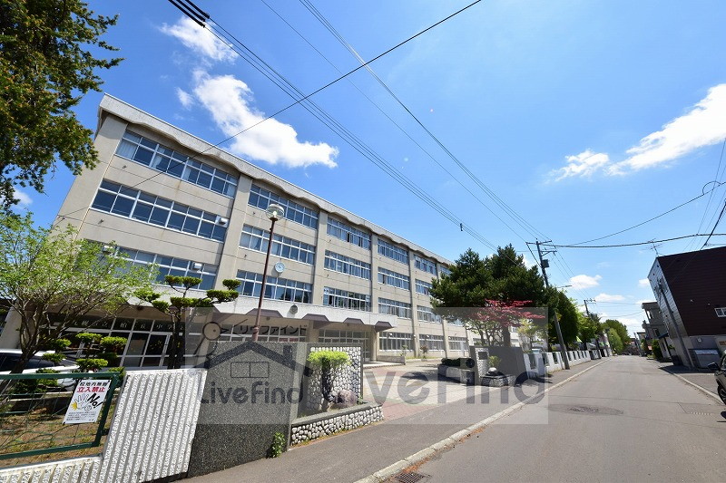 中学校　札幌市立柏丘中学校（中学校）まで1118m