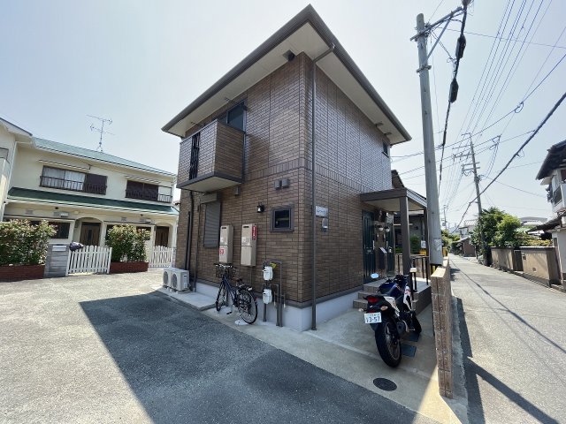 建物外観　モニター付きインターホンついてます