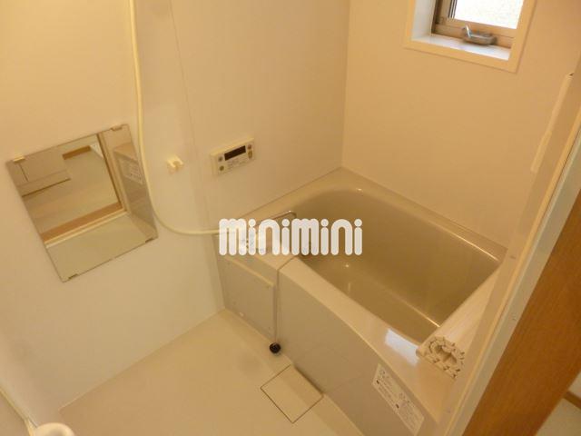 バス・シャワールーム　換気ができる、窓がついてます