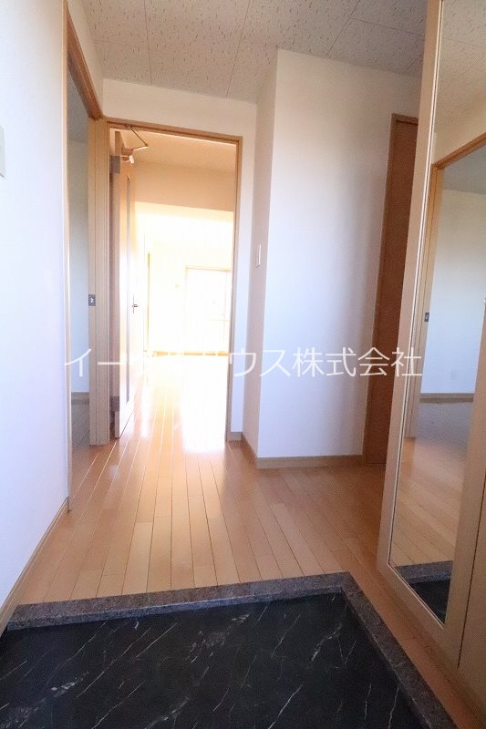 玄関　別部屋写真使用