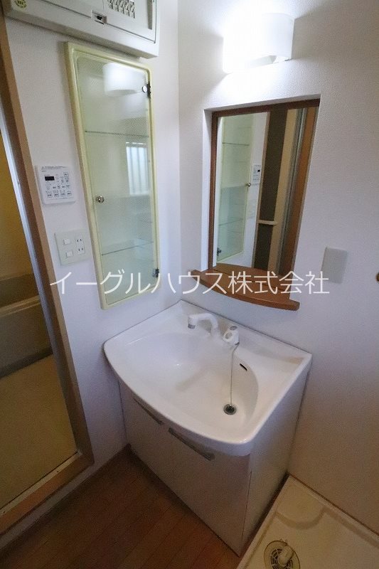 洗面設備　別部屋写真使用